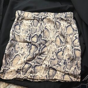Chic Cream and Black Snakeskin Mini Pencil Skirt for Cocktail Events